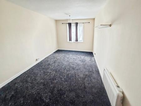2 bedroom Flat for sale in Nayland Drive, Clacton-On-Sea, CO16