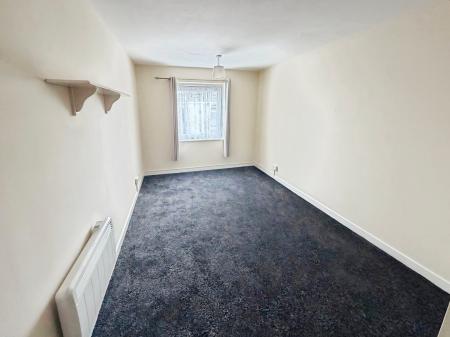 2 bedroom Flat for sale in Nayland Drive, Clacton-On-Sea, CO16