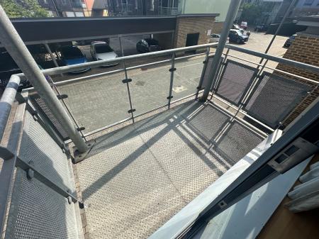 2 bedroom Flat to let in Quayside Drive, Colchester, CO2