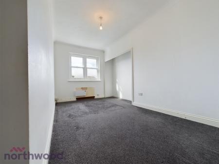 3 bedroom Flat to let in Skelmersdale Road, Clacton-On-Sea, CO15