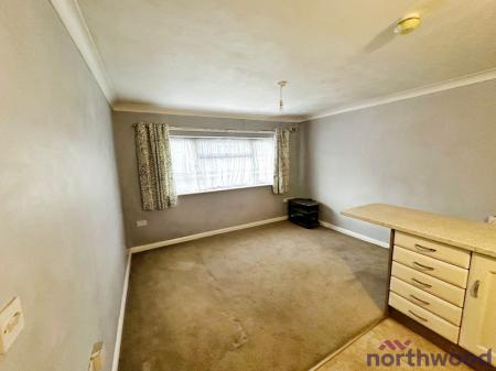 2 bedroom Flat to let in West Avenue, Clacton-On-Sea, CO15
