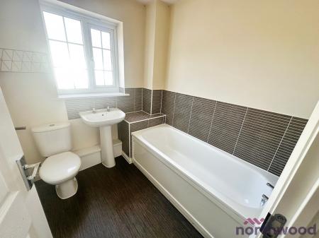 3 bedroom Semi-detached house to let in Heron Way, Harwich, CO12