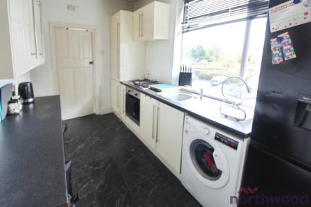 2 bedroom Maisonette for sale in Carlton Road, Romford, RM2