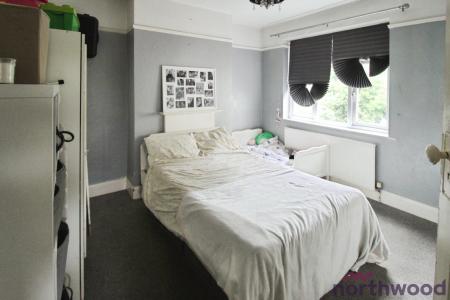2 bedroom Maisonette for sale in Carlton Road, Romford, RM2