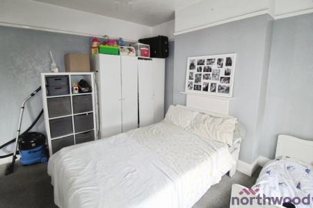 2 bedroom Maisonette for sale in Carlton Road, Romford, RM2