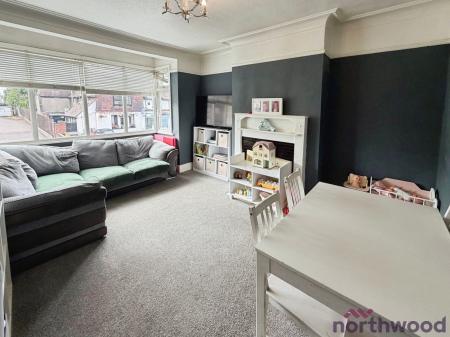2 bedroom Maisonette for sale in Carlton Road, Romford, RM2