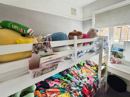 2 bedroom Maisonette for sale in Carlton Road, Romford, RM2