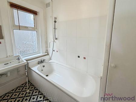 1 bedroom Flat to let in 69 Marine Parade East, Clacton-On-Sea, CO15