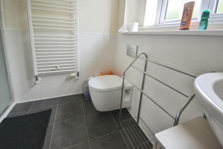 2 bedroom End of terrace house for sale in Beeches Way, Faygate, RH12