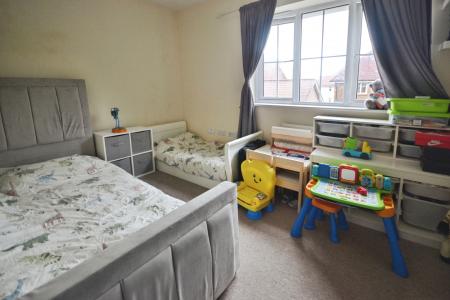 2 bedroom End of terrace house for sale in Beeches Way, Faygate, RH12