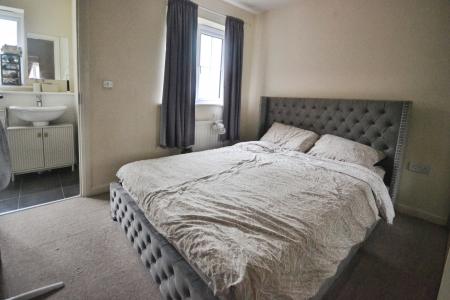 2 bedroom End of terrace house for sale in Beeches Way, Faygate, RH12