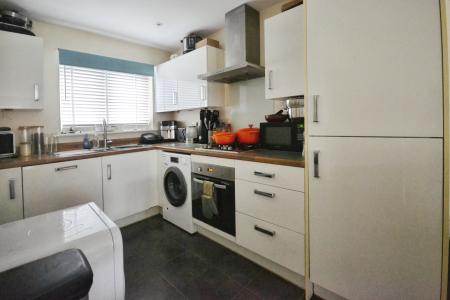 2 bedroom End of terrace house for sale in Beeches Way, Faygate, RH12