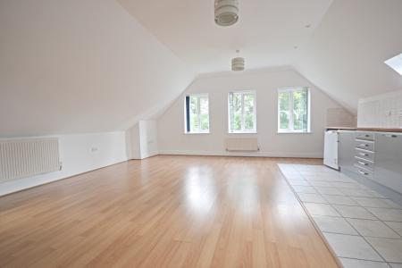 1 bedroom Flat for sale in Brewer Road, Southgate, Crawley, RH10