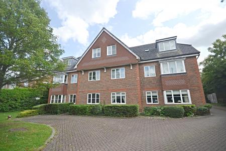 1 bedroom Flat for sale in Brewer Road, Southgate, Crawley, RH10