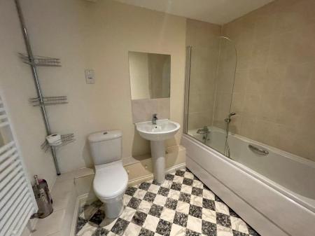 2 bedroom Apartment for sale in Brookhill Road, Copthorne, RH10