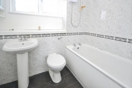 3 bedroom Terraced House for sale in Maizecroft, Horley, RH6
