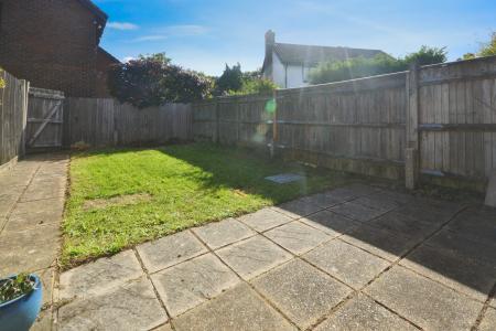 3 bedroom Terraced House for sale in Maizecroft, Horley, RH6