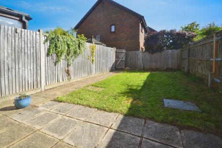 3 bedroom Terraced House for sale in Maizecroft, Horley, RH6