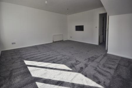 3 bedroom Terraced House for sale in Maizecroft, Horley, RH6