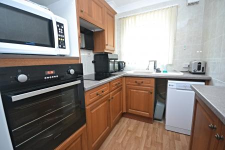 2 bedroom Flat for sale in Oak Road, Southgate, Crawley, RH11