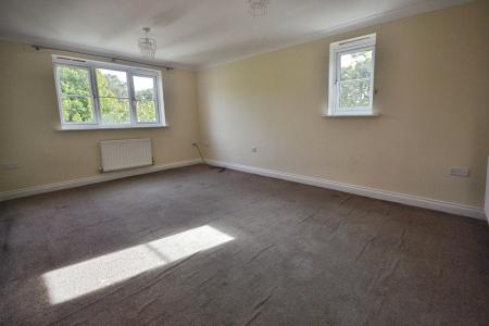 2 bedroom Apartment for sale in Tylehurst Drive, Redhill, RH1