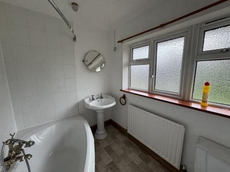 2 bedroom Maisonette to let in Upfield, Horley, RH6