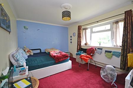 2 bedroom Maisonette for sale in Dower Walk, Gossops Green, Crawley, RH11