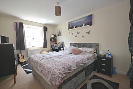 2 bedroom Maisonette for sale in Dower Walk, Gossops Green, Crawley, RH11