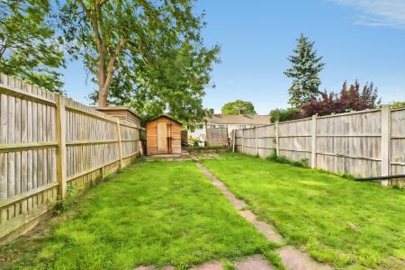 3 bedroom Terraced House to let in Climping Road, Ifield, Crawley, RH11