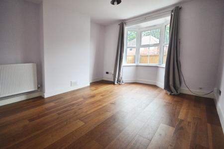 3 bedroom Semi-detached house to let in Mill Road, Three Bridges, Crawley, RH10