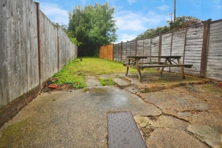 3 bedroom Semi-detached house to let in Mill Road, Three Bridges, Crawley, RH10