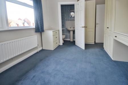 3 bedroom Maisonette to let in York Close, Horsham, RH13