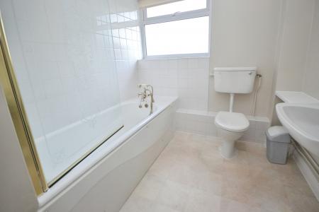 3 bedroom Maisonette to let in York Close, Horsham, RH13