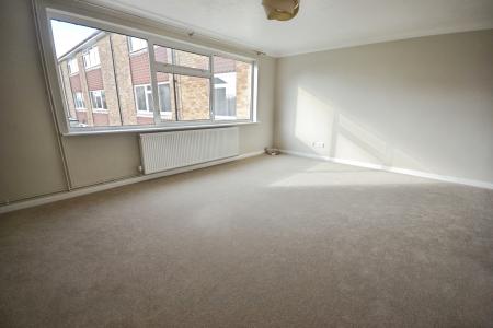 3 bedroom Maisonette to let in York Close, Horsham, RH13