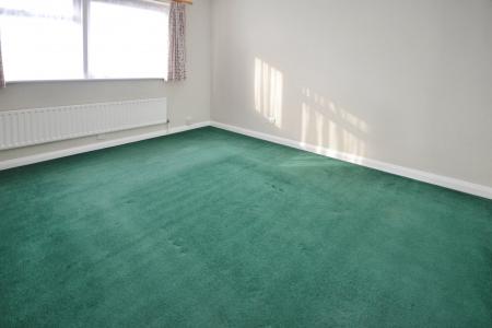 3 bedroom Maisonette to let in York Close, Horsham, RH13