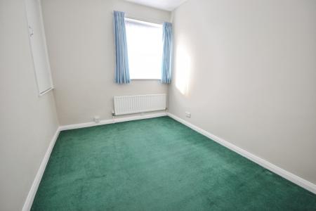 3 bedroom Maisonette to let in York Close, Horsham, RH13