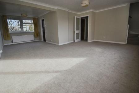 3 bedroom Maisonette to let in York Close, Horsham, RH13