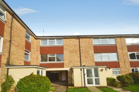3 bedroom Maisonette to let in York Close, Horsham, RH13