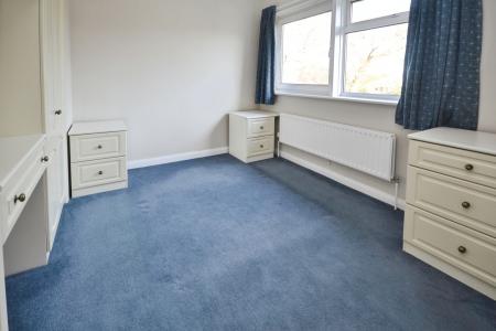 3 bedroom Maisonette to let in York Close, Horsham, RH13