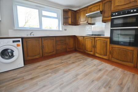 3 bedroom Maisonette to let in York Close, Horsham, RH13