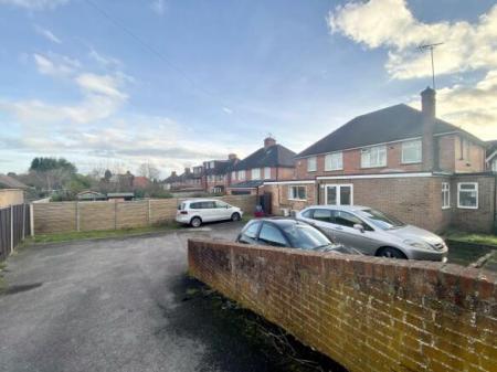 1 bedroom Maisonette to let in Oakhill Road, Horsham, RH13