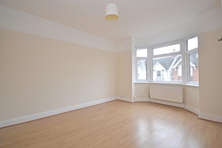 1 bedroom Maisonette to let in Oakhill Road, Horsham, RH13