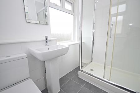 1 bedroom Maisonette to let in Oakhill Road, Horsham, RH13