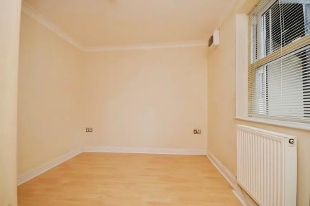 1 bedroom Flat to let in West Street, Southgate, Crawley, RH11