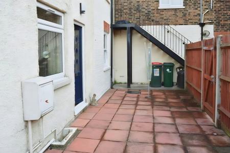 1 bedroom Flat to let in West Street, Southgate, Crawley, RH11