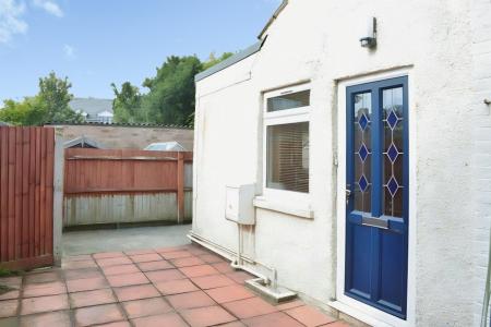 1 bedroom Flat to let in West Street, Southgate, Crawley, RH11