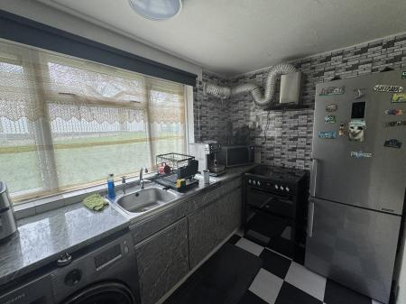 2 bedroom Flat to let in Caburn Heights, Southgate, Crawley, RH11