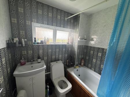 2 bedroom Flat to let in Caburn Heights, Southgate, Crawley, RH11