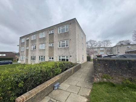 2 bedroom Flat to let in Caburn Heights, Southgate, Crawley, RH11