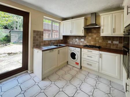 2 bedroom End of terrace house for sale in Norfolk Close, Bewbush, Crawley, RH11